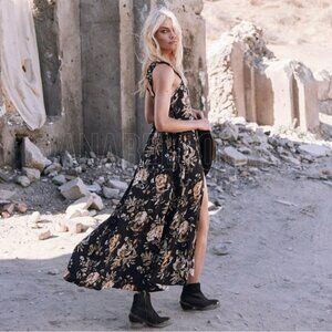 Spell & The Gypsy Rosa Floral Maxi Sundress in Coal Size Medium